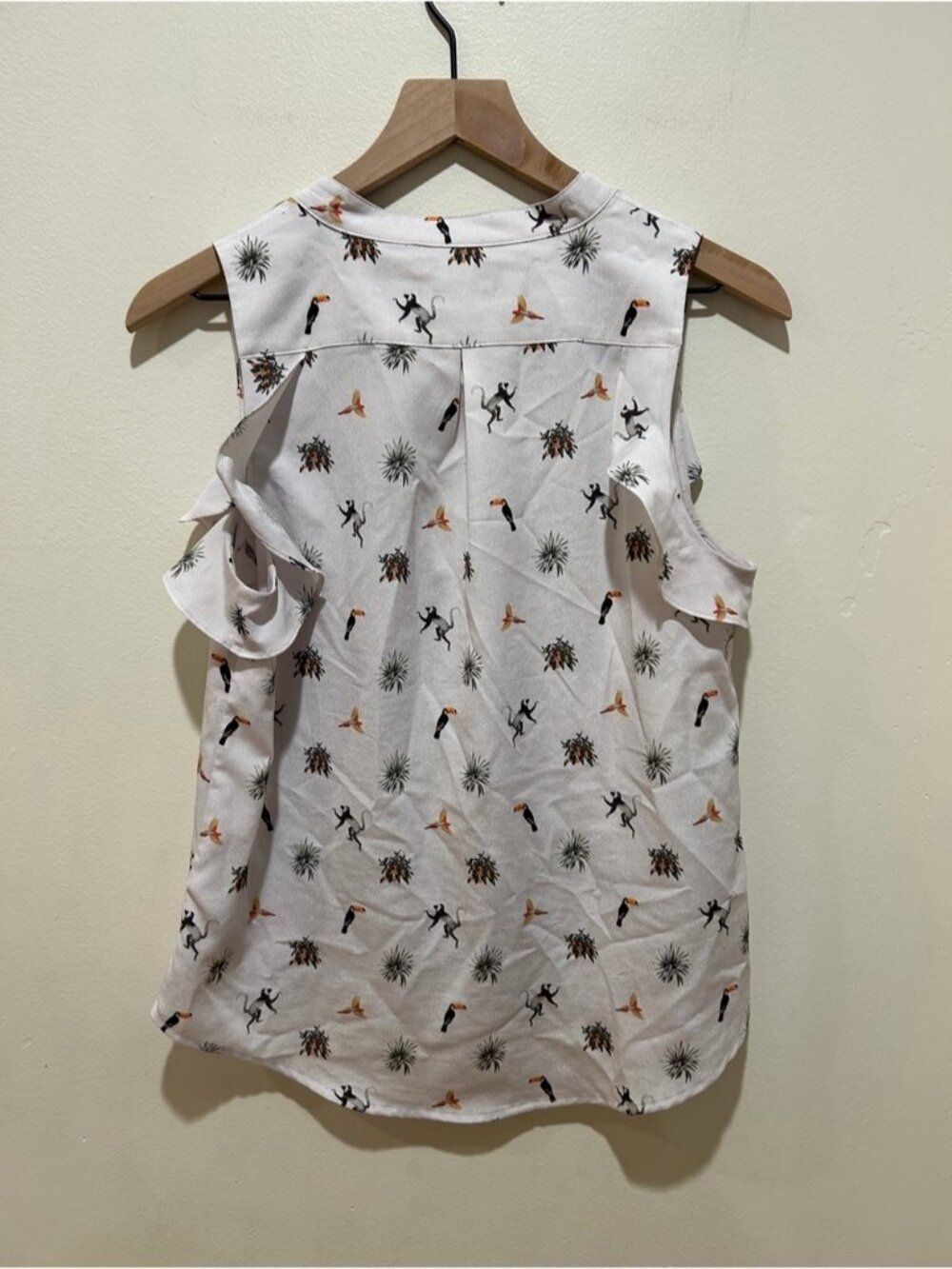 White Ruffled Sleeveless Jungle Blouse Top - Women’s 6 - Picture 2 of 4